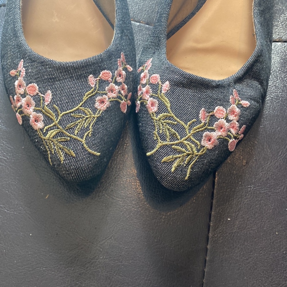 Metaphor Women’s Black with Flower Design Flats Shoes 8 - Picture 3 of 7